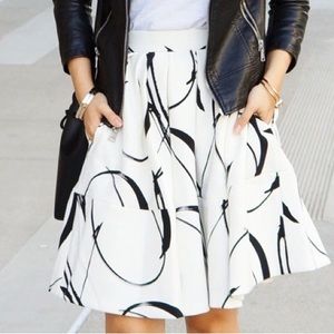 Banana Republic white / black Skirt, size 8